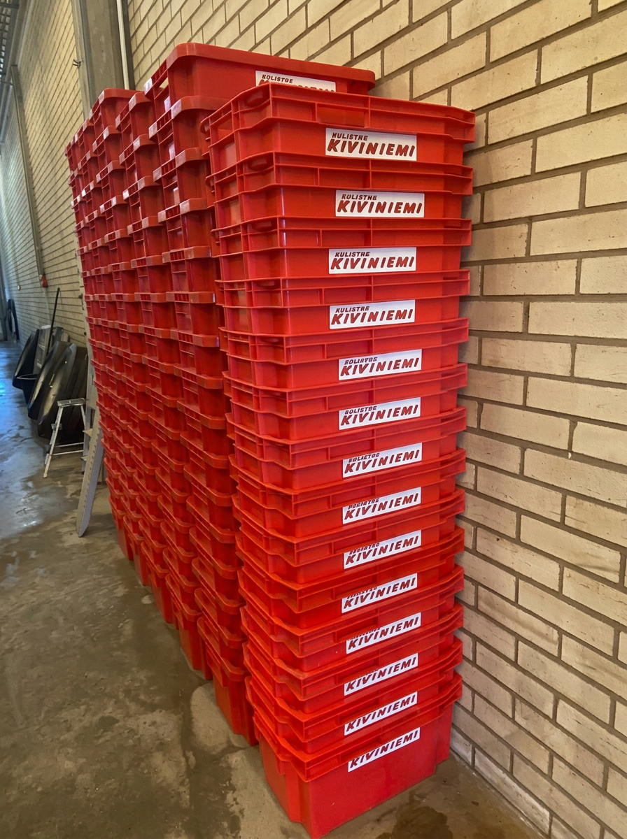 Stackable 55-litre moving boxes for rent in Rovaniemi
